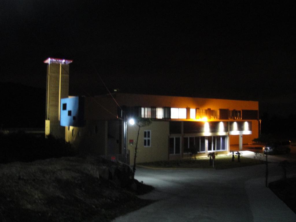 Geomunoreum Hostel Jeju Exteriör bild