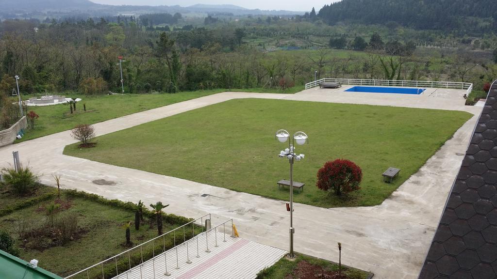 Geomunoreum Hostel Jeju Exteriör bild