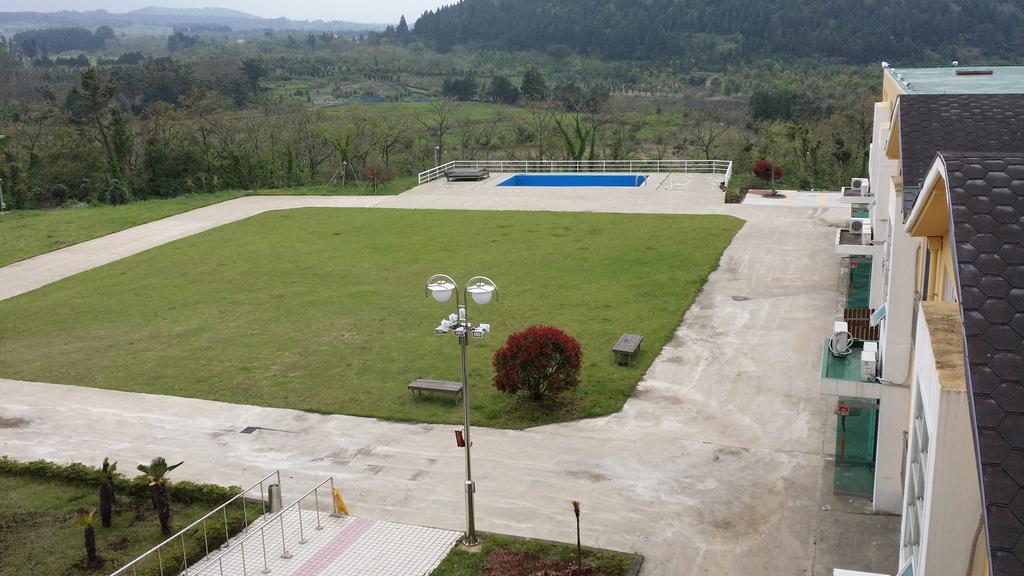 Geomunoreum Hostel Jeju Exteriör bild