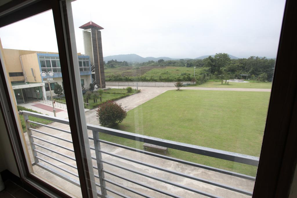 Geomunoreum Hostel Jeju Exteriör bild