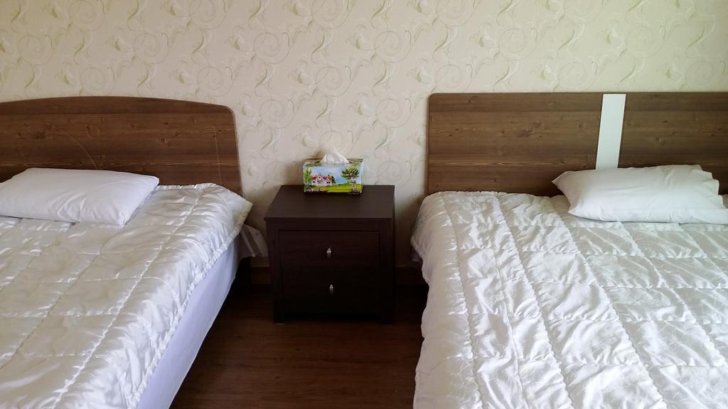 Geomunoreum Hostel Jeju Exteriör bild