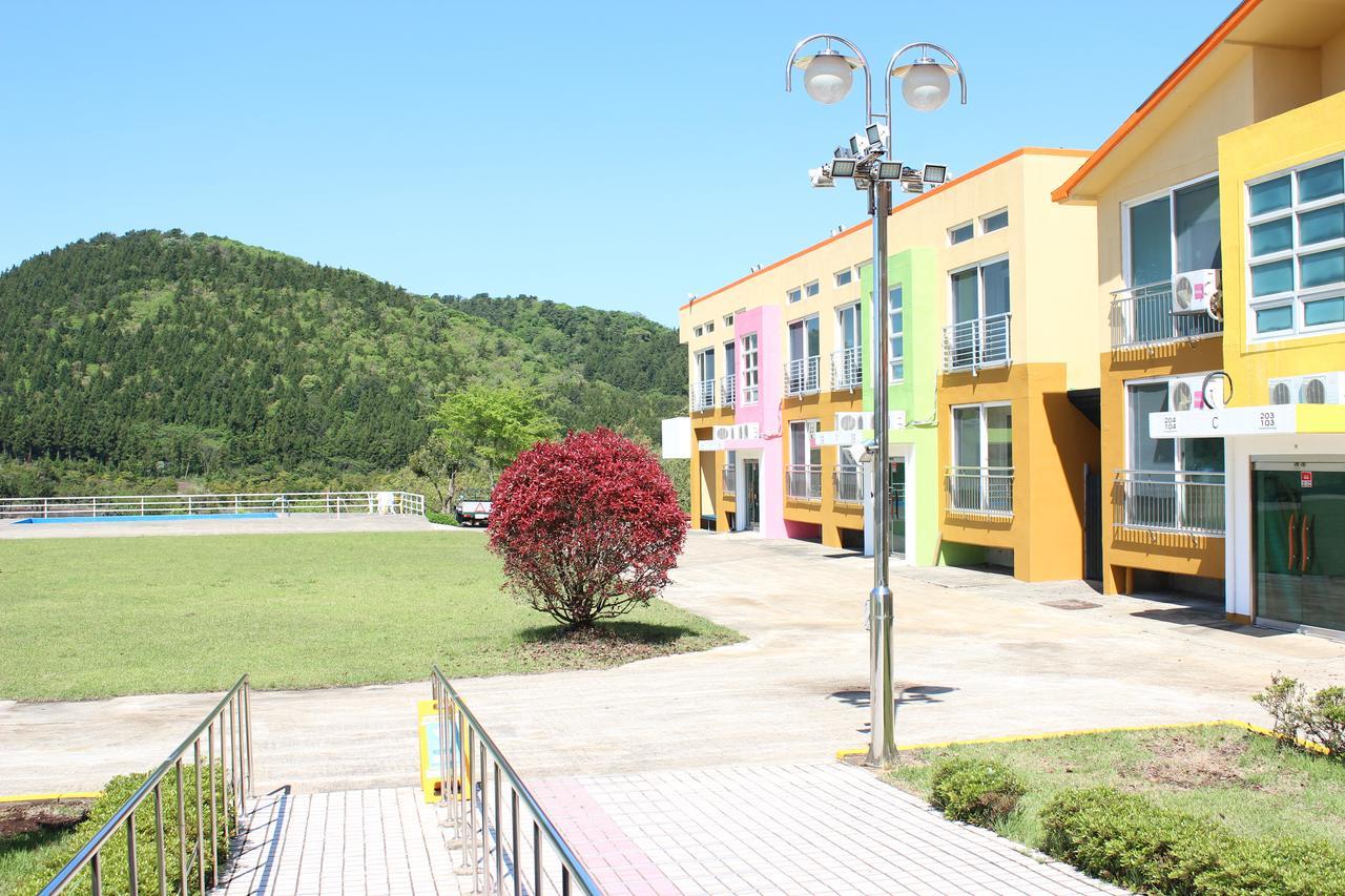 Geomunoreum Hostel Jeju Exteriör bild