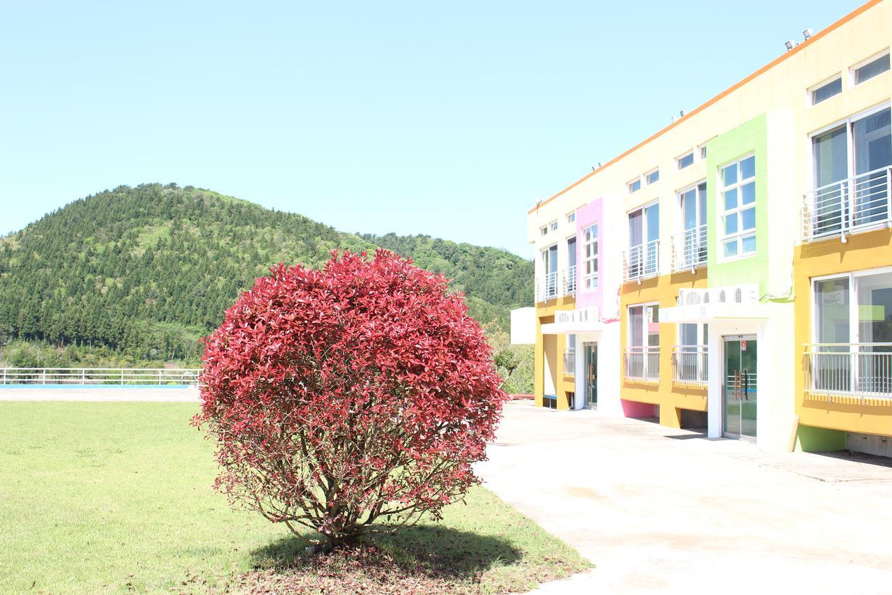 Geomunoreum Hostel Jeju Exteriör bild