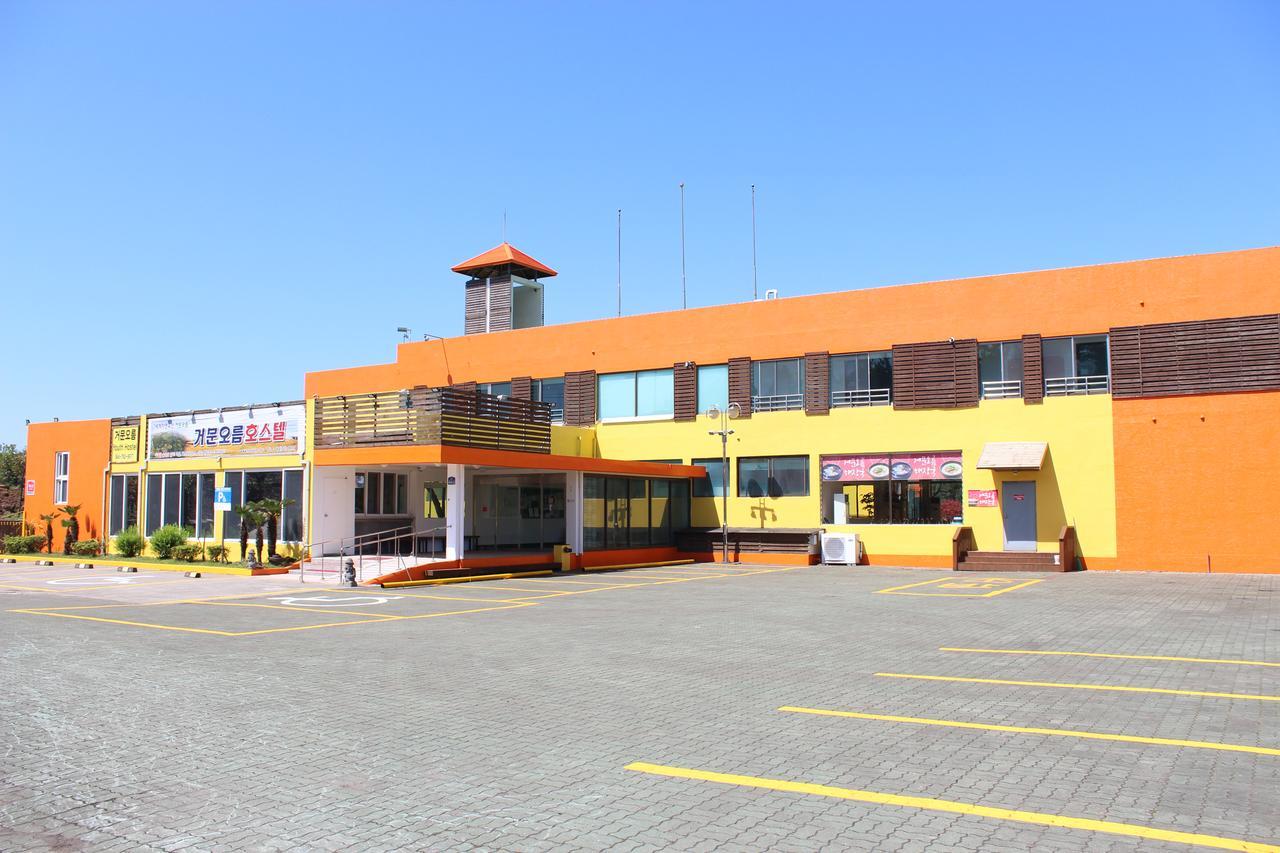 Geomunoreum Hostel Jeju Exteriör bild