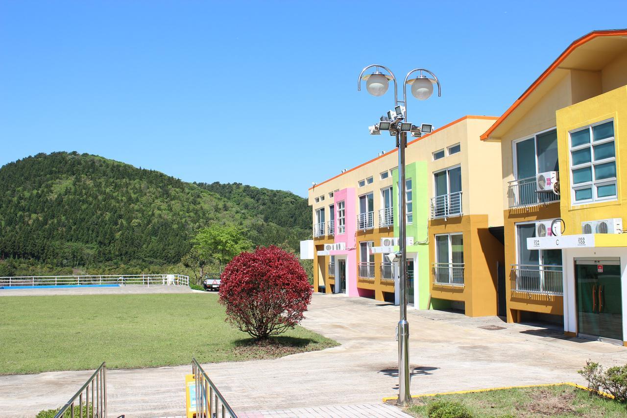 Geomunoreum Hostel Jeju Exteriör bild