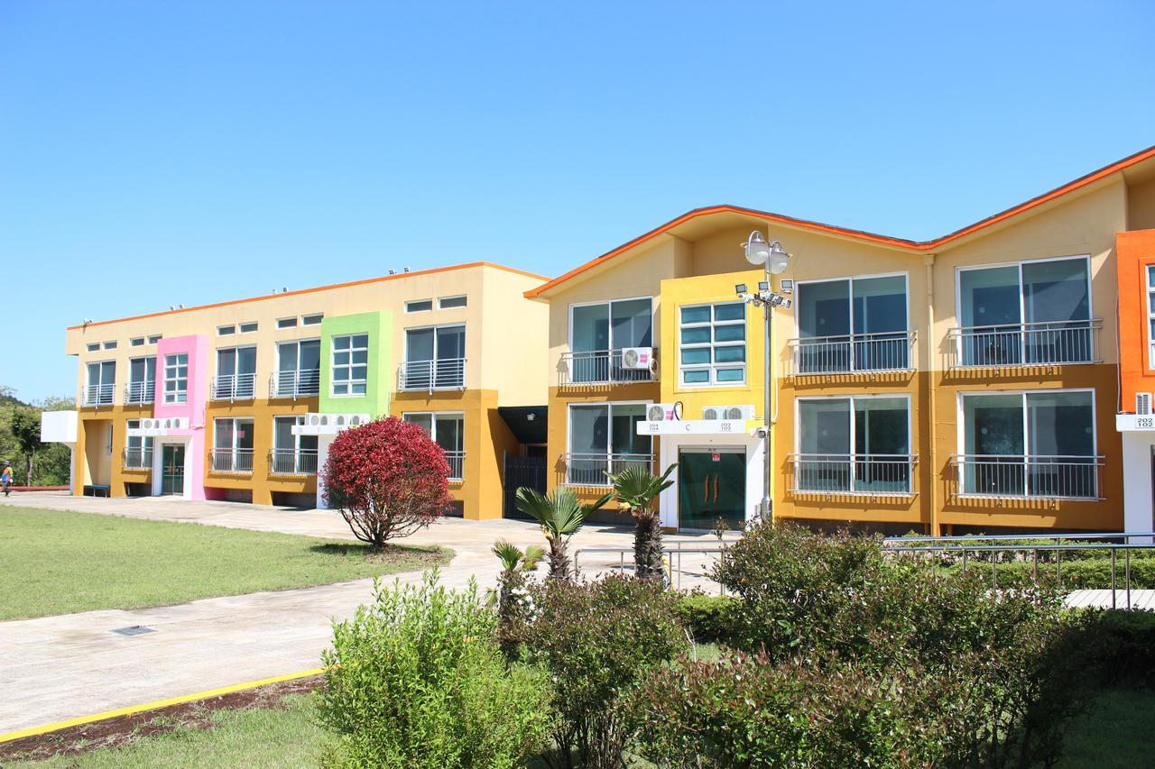 Geomunoreum Hostel Jeju Exteriör bild
