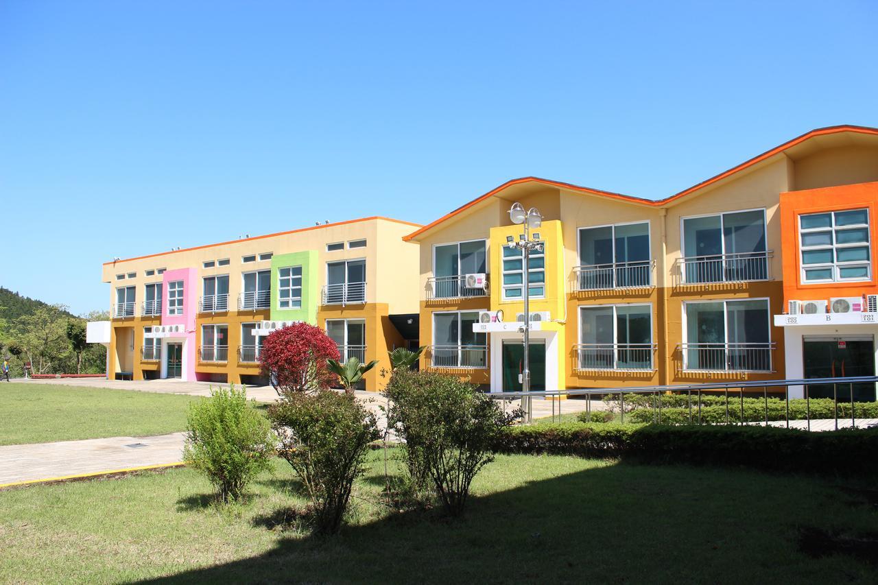 Geomunoreum Hostel Jeju Exteriör bild
